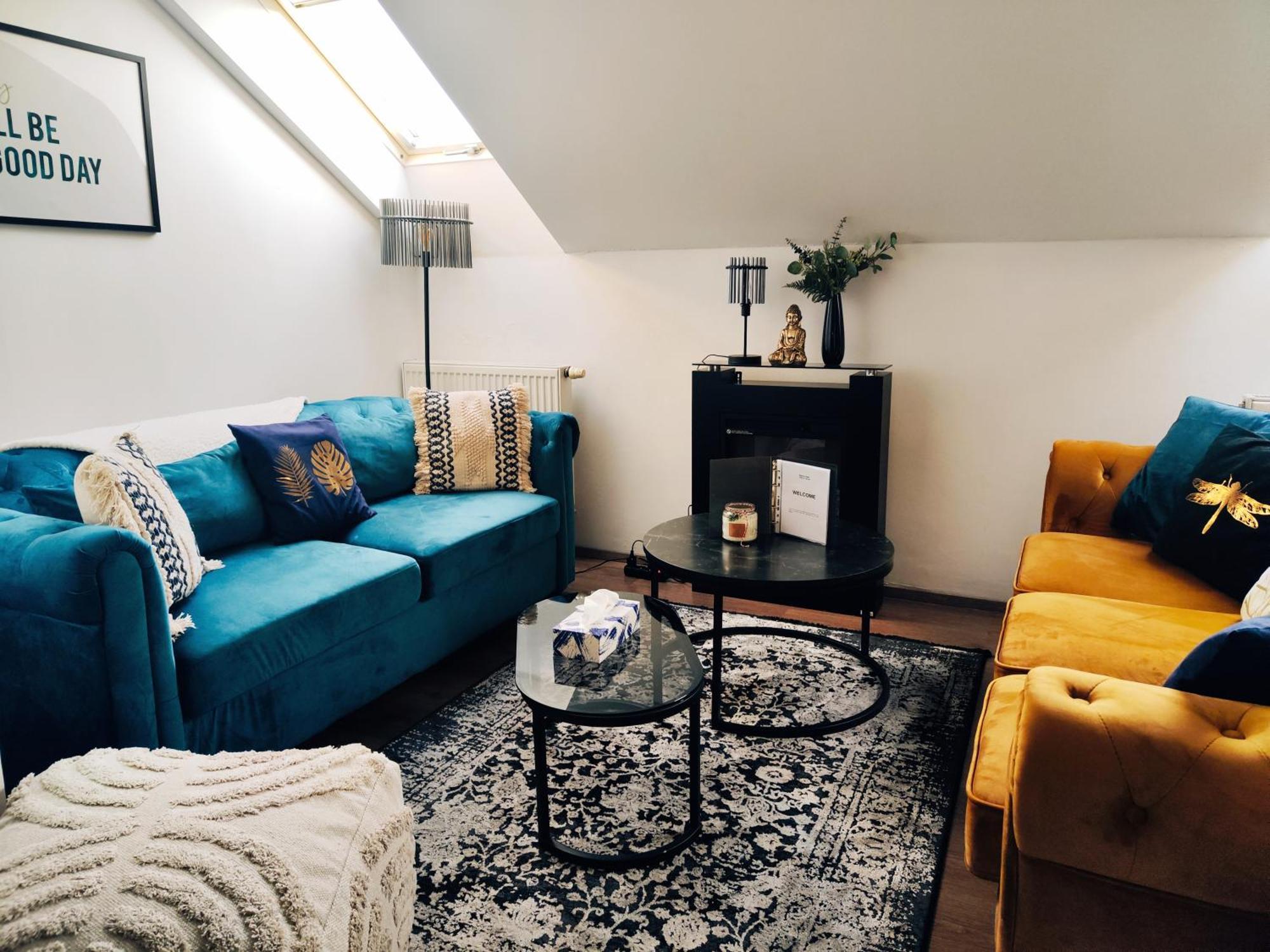 Spacious Flat & Parking Possibility, 3 Stops To Wenceslav Square — Fotky 2